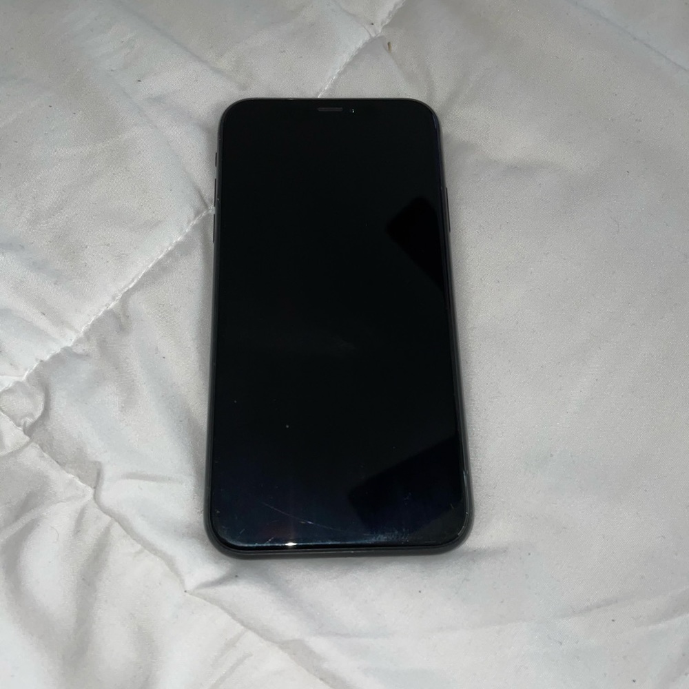 iPhone XR - Picture 4 of 5